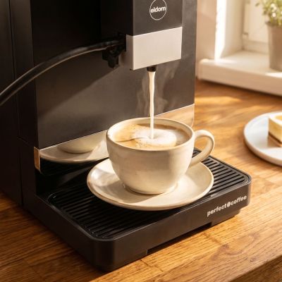 7. ELDOM Automatische Espressomaschine ECA10, 20 bar, 7 Automatikprogramme, 1400 W, Behälter: Milch 0,75 l, Wasser 1,5 l