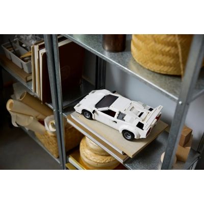 10. LEGO Icons 10337 Lamborghini Countach 5000 Quattrovalvole