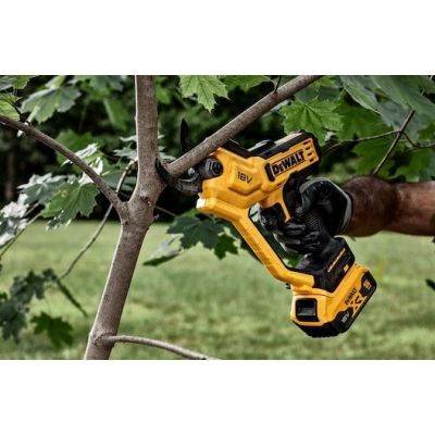 7. DEWALT Akku-Gartenschere DCMPP568P1 38 mm