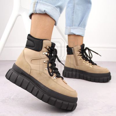 14. Wanderschuhe auf der Plattform News W EVE450B