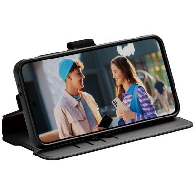 4. CARE by PanzerGlass Feature Wallet Kickstand Case für Samsung Galaxy A36 5G - Schwarz
