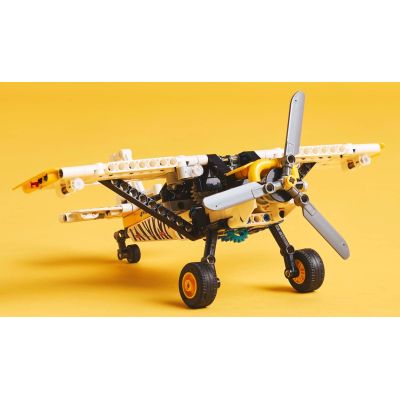 11. LEGO Technic 42198 Frachtflugzeug