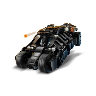 4. LEGO DC SUPER HEROES 76303 Batmans Tumbler gegen Two-Face und den Joker