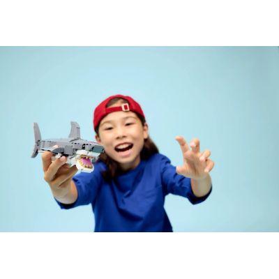 8. LEGO Creator 31381 Bedrohlicher Hai mit Schatztruhe