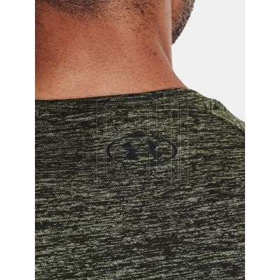 10. Under Armor T-shirt M 1326413-390