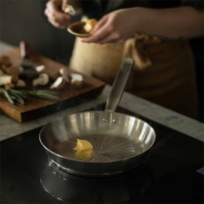 5. Fiskars Ganzstahl Runde Universal-Bratpfanne