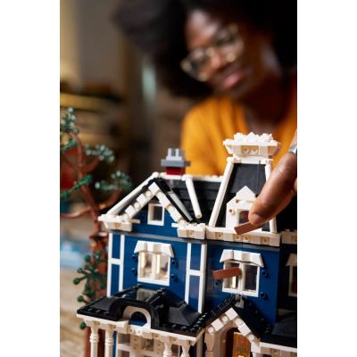 12. LEGO Icons 11370 – Stranger Things: Creel-Haus