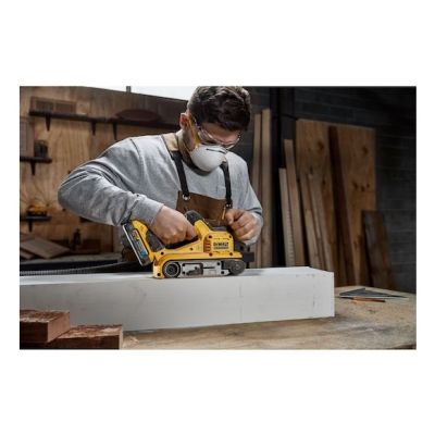 3. DeWALT DCW220NT-XJ Tragbarer Bandschleifer, Schwarz, Gelb