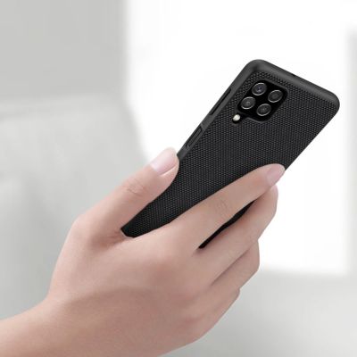 8. Nillkin Textured Case robuste, verstärkte Hülle mit Gelrahmen und Nylonrückseite für Samsung Galaxy A22 4G schwarz