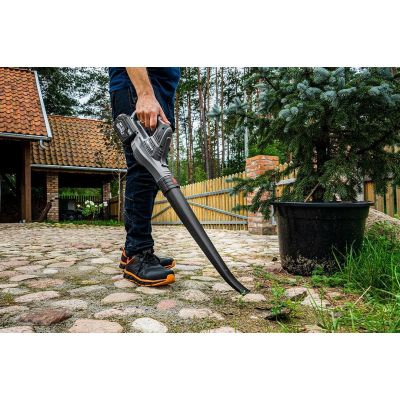 2. Graphite ENERGY+ 18V Akku-Laubbläser