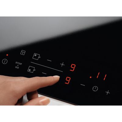 7. Electrolux EHF 6343FOK Cerankochfeld (4 Kochzonen; schwarz)