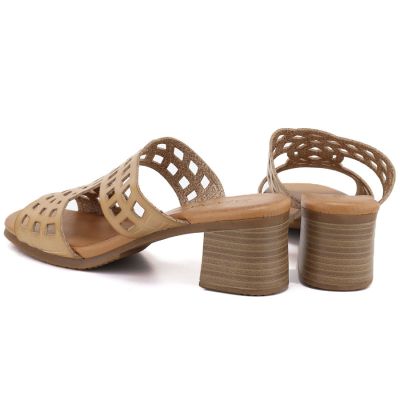 66. Beige, geschlossene Sandalen mit Lochmuster von Sabatina für Damen