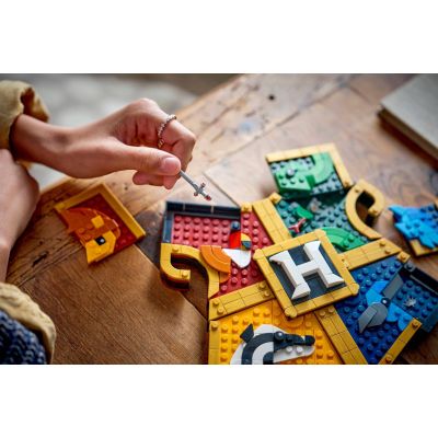 10. LEGO Harry Potter 76462 - Hogwarts-Wappen