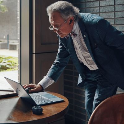 69. Voyager Free 60+ UC-Kopfhörer, USB-C, Touchscreen-Hülle