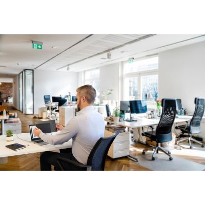 13. Kensington MagPro Magnetischer Blickschutzfilter für Laptops, 15,6" 16:9