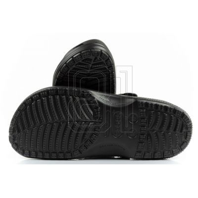 9. Crocs Classic Clog 206624-001