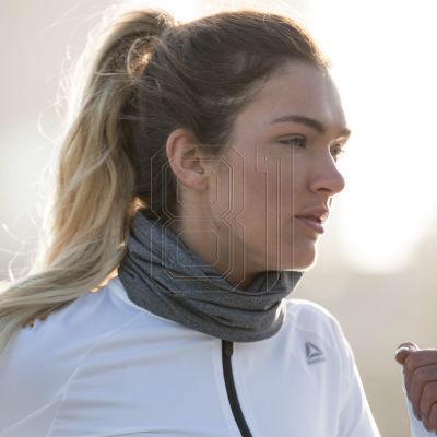 12. Reebok RRAC-10130GR Lauf-Halswärmer