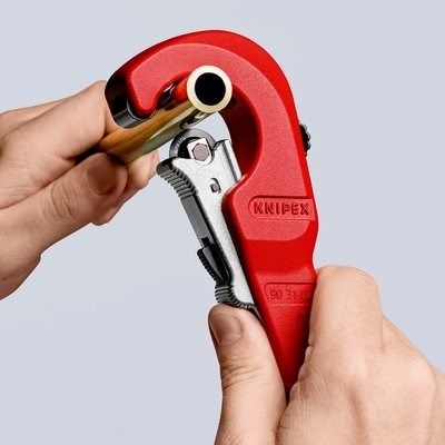7. Knipex 90 31 02 SB Handrohrschneider