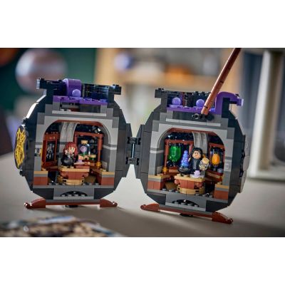 11. LEGO Harry Potter 76464 Kessel: Geheimes Zaubertrank-Klassenzimmer