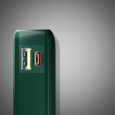 7. Powerbank SBS 10000 mAh 20W mit integriertem USB-C-Kabel und Digitalanzeige - grün