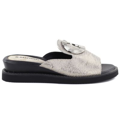 Silberne Damen-Flip-Flops mit niedrigem Keilabsatz M.Daszyński MR2267-7