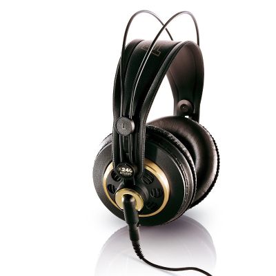 11. AKG K240 Studio – Ohraufliegender, halboffener Studio-Kopfhörer