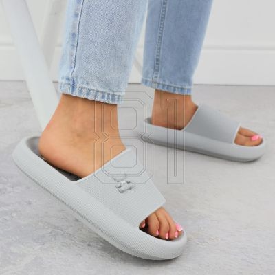 6. Vinceza W 75210 JAN403A Flip-Flops