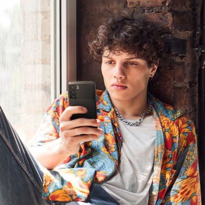 15. Spigen Rugged Armor Hülle für Samsung Galaxy S21 FE – Mattschwarz