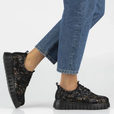 7. Filippo Plateau-Schuhe aus schwarzem Leder mit Blumenmuster DP6846