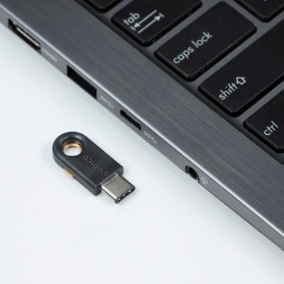6. Yubico YubiKey 5C U2F FIDO-Hardwareschlüssel