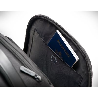 8. Kensington Contour 2.0 Pro Rucksack für 17"-Laptop