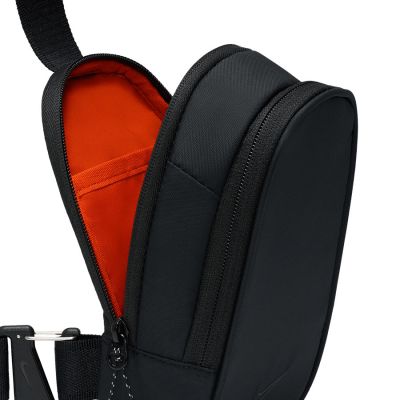 4. Nike Commute EQ Small FZ6133-011 Tasche