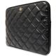 2. Guess Quilted 4G-Hülle für einen 16-Zoll-Laptop – Schwarz