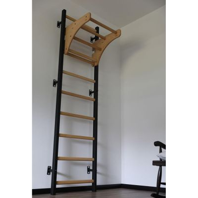 17. Turnwand-Stangen aus Holz und Metall mit hölzerner Hantelbank K 711W