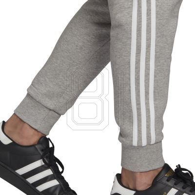 8. adidas 3-Streifen Hose M GN3530