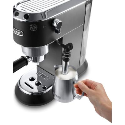 3. DeLonghi Dedica Style EC 685.BK (1350W; schwarz) Espressomaschine