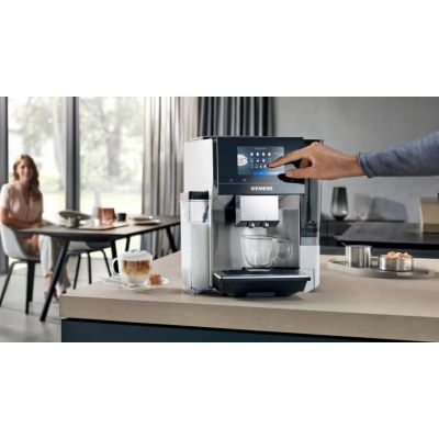 9. Siemens TQ715R03 EQ700 Espressomaschine (silber; 19 bar)