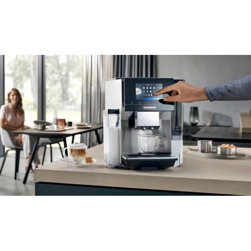 9. Siemens TQ715R03 EQ700 Espressomaschine (silber; 19 bar)