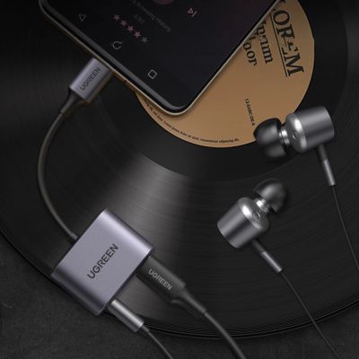 3. Ugreen USB Typ C (männlich) - USB Typ C PD QC (weiblich) + 3,5-mm-Miniklinke (weiblich) grau (CM231)