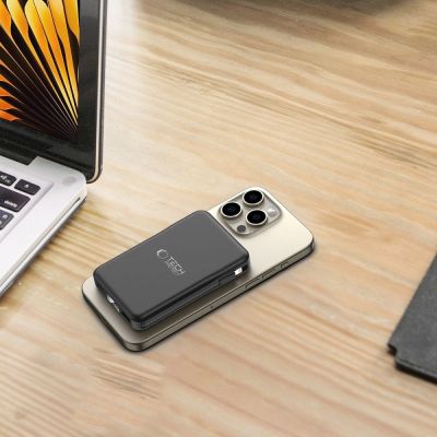 6. Tech-Protect LifeMag PB31 Powerbank mit MagSafe 10000 mAh 15 W USB-C/USB-A/integriertes USB-C/ Lightning Kabel – Schwarz