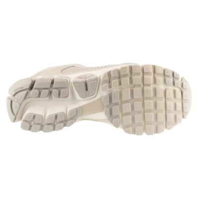 4. Nike Zoom Vomero 5 HF1553-100 Beige 40