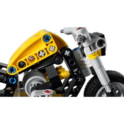 8. LEGO Technic 42225 - Gelbes Motorrad
