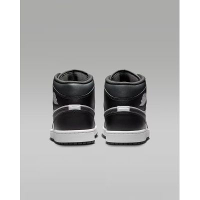 5. NIKE AIR JORDAN 1 MID (DQ8426-010)