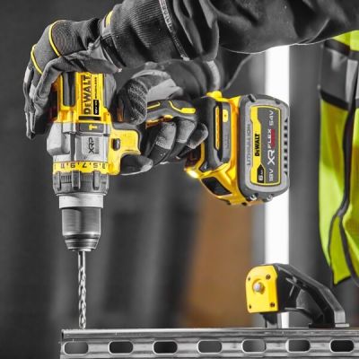 2. 18V DEWALT DCD999NT Akku-Bohrschrauber