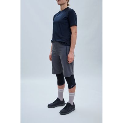 3. POC W's Essential Enduro Shorts Grau