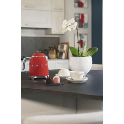 11. SMEG Wasserkocher (KLF05RDEU) Mini 0,8L rot