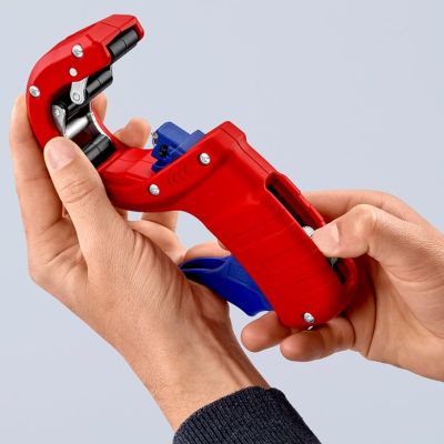 29. Knipex 90 23 01 BK Handrohrschneider
