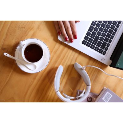 6. Nackenmassagegerät weiß 4356E SKG