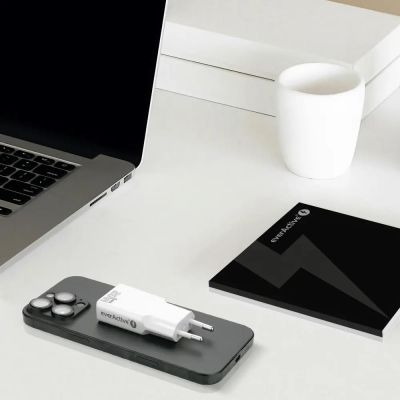 14. EVERACTIVE Wandladegerät mit 1 x USB- und 1 x USB-C-Anschluss, Schnellladefunktion 3.0, 20 W, superflach, weiß, SC-340Q