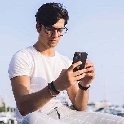 2. Spigen Glas.tR EZ Fit Optik Kameraschutz für iPhone 14 / Plus / 15 / Plus – Schwarz 2 Stk.